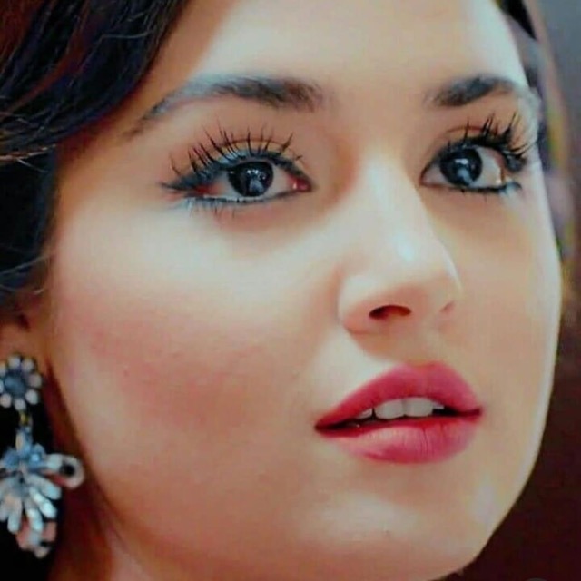 ZAINAB HUSSEIN さま